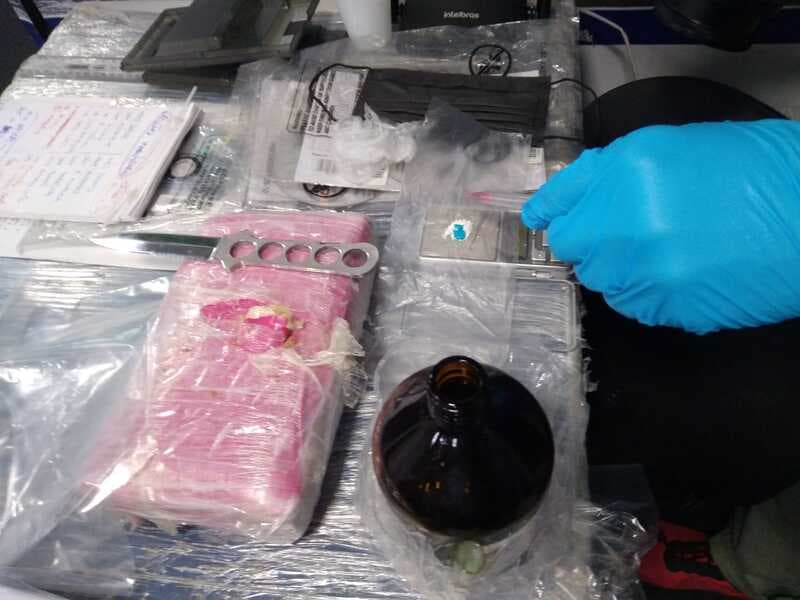 Agentes da Base Arpão apreendem drogas e armas em embarcações