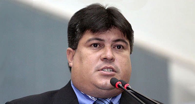 David Reis exonera centenas de funcionários da CMM