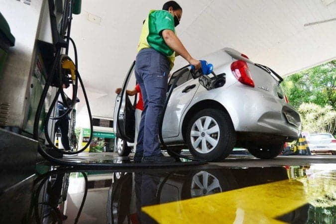 Secretários de Fazenda aprovam congelamento de imposto sobre combustíveis