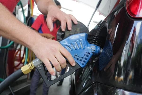 Bolsonaro anuncia nova medida para reduzir preço dos combustíveis