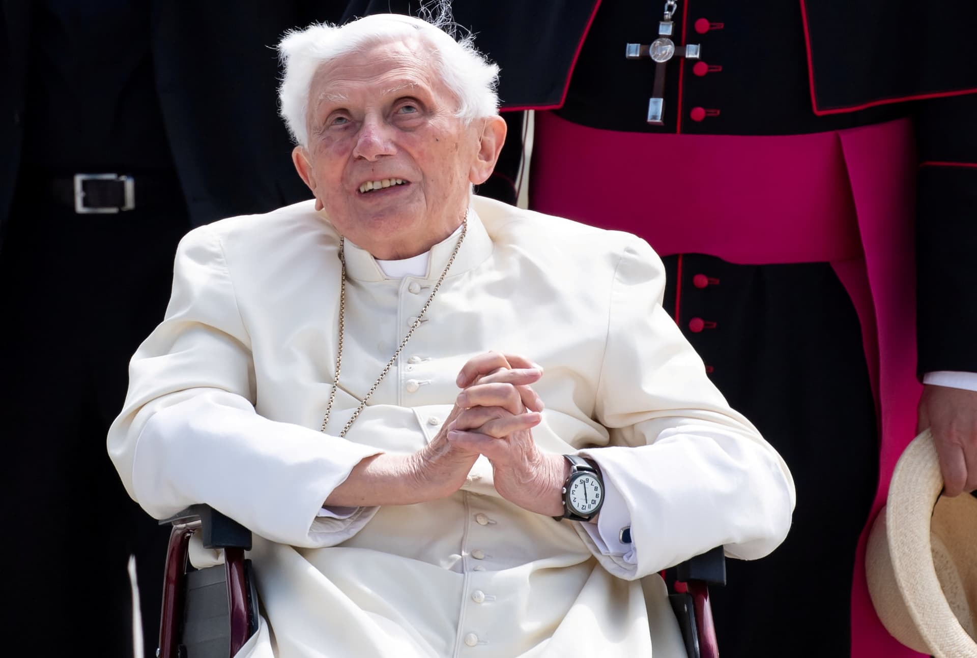 Papa Bento XVI teria acobertado casos de pedofilia na igreja, diz relatório de investigação