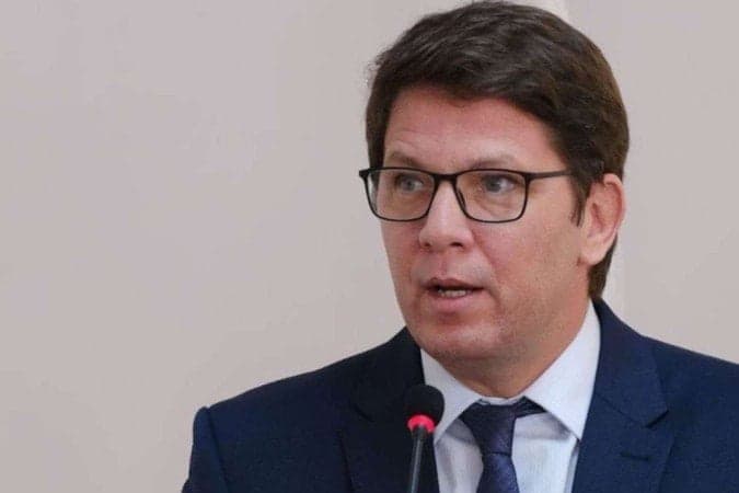 Mário Frias cancela ida à Rússia e secretário da Cultura chama Paulo Coelho de “maconheiro”, após polêmica