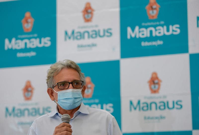 “Não existe qualquer comprovação que a vacina fez qualquer mal em nossas crianças” diz secretário municipal de educação sobre retorno das aulas