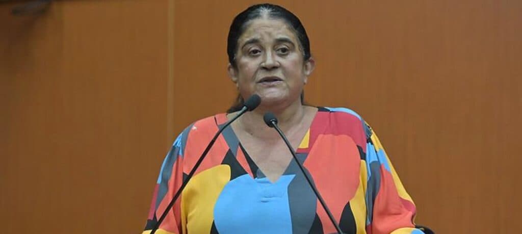 Folha de pagamento de deputada “gafanhoto” ultrapassa R$ 600 mil