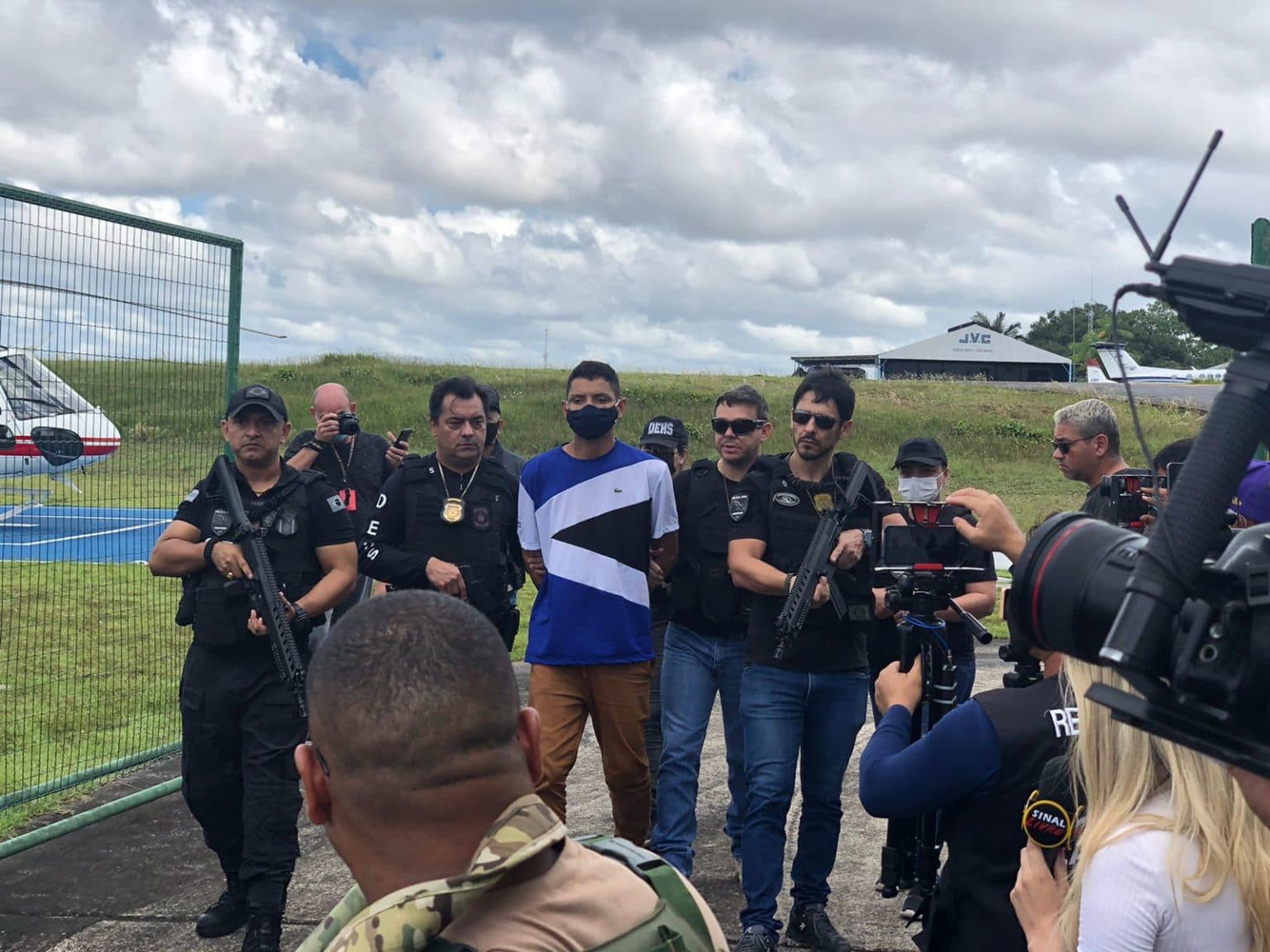 Preso em Maués, ‘Lágrima’ chega em Manaus e polícia procura por segundo suspeito