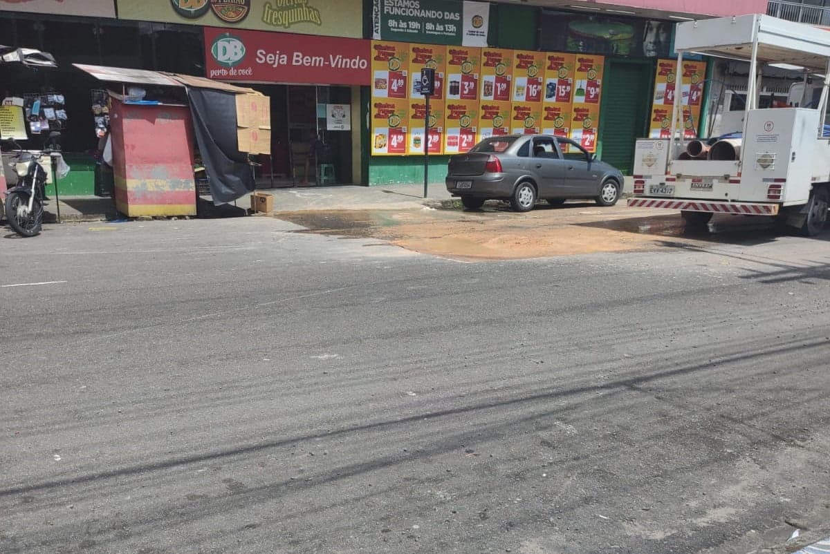 VÍDEO: após obra em tubulação “olho d’água” causa transtorno para moradores da Praça 14