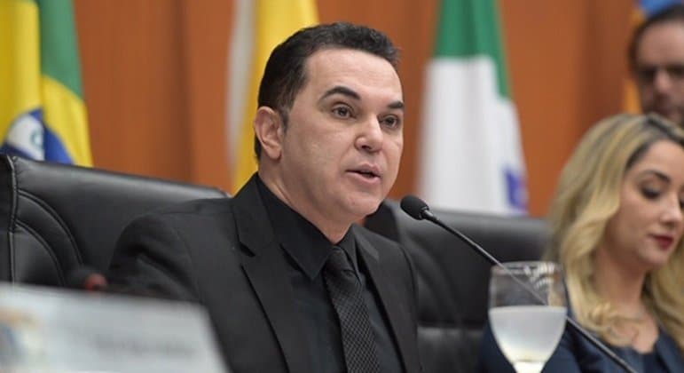 Jalser denuncia “rachadinha” na ALE-RR e aumento do orçamento dos gabinetes