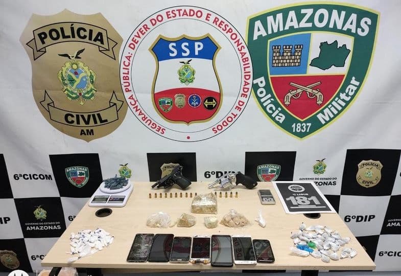 Veja vídeo: Homem tenta fugir mas é preso com armas e drogas em Manaus