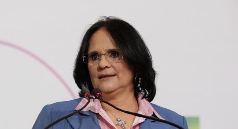 Damares pede anulação de decisão que autorizou normas sobre aborto em crianças