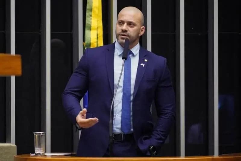 Daniel Silveira se rebela contra decisão do STF e passa a noite em gabinete