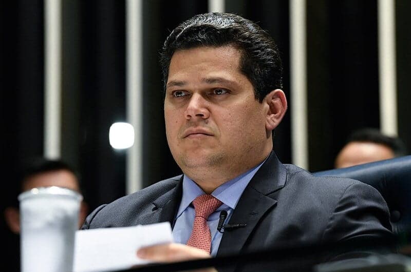 Helicóptero que transportava Davi Alcolumbre e governador do Amapá faz pouso forçado em comunidade