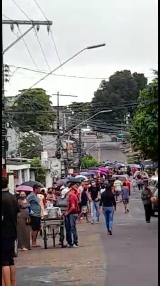 Veja vídeo: Grande fila no cadastro para o passe livre estudantil
