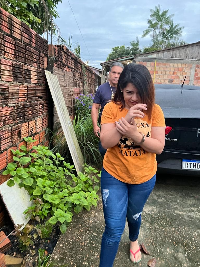 Falsa biomédica é presa por realizar procedimentos estéticos clandestinos