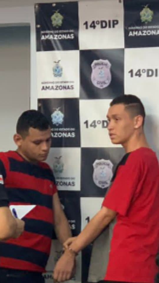 Jovens são presos com moto roubada