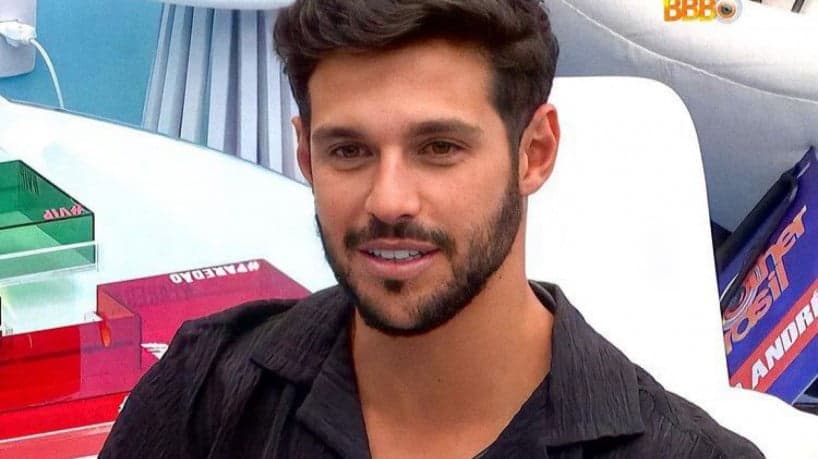 Ex-BBB Rodrigo continua em estado grave, mas apresenta movimentação
