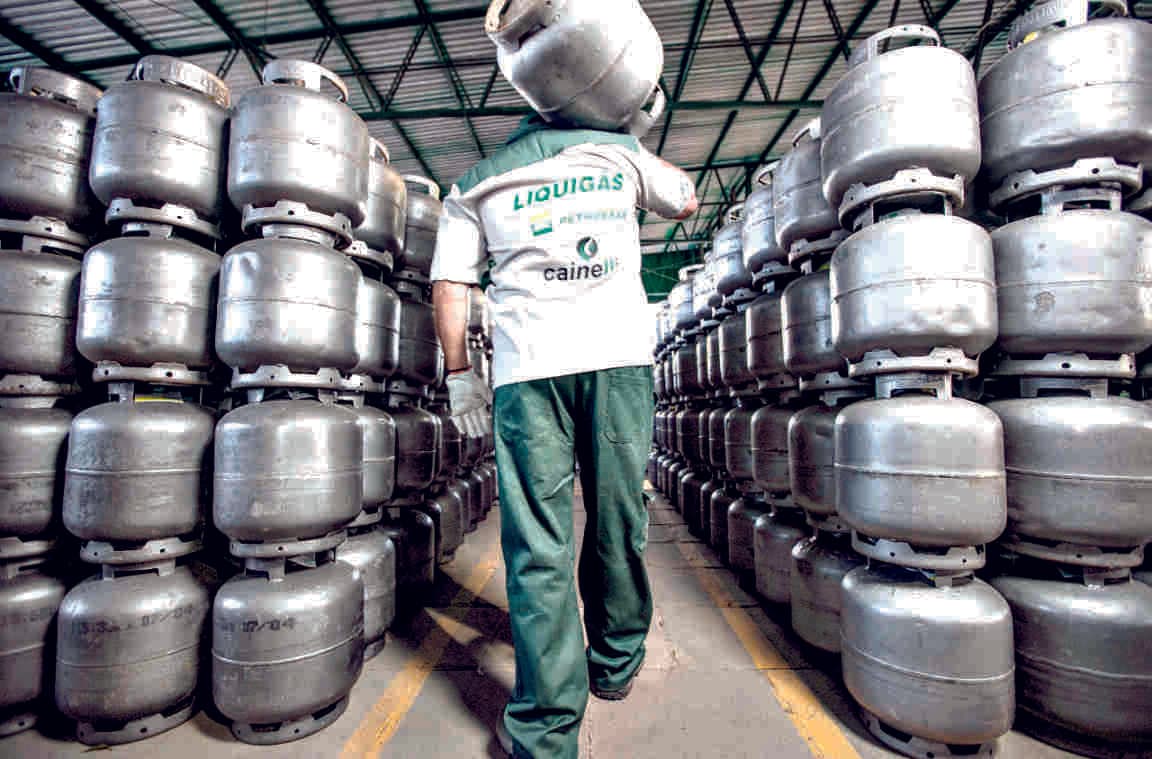 Governo federal anuncia redução no valor do auxílio gás