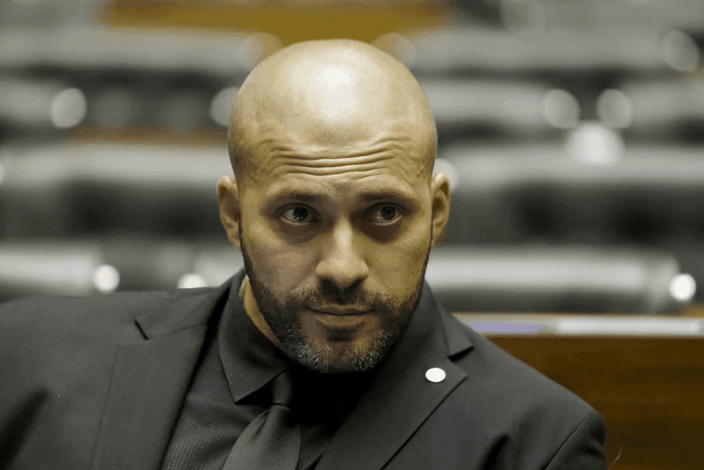 Daniel Silveira tem pena reduzida por Moraes após fazer cursos e ler 12 livros