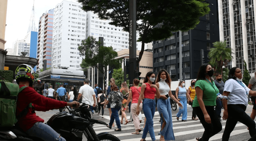 Uso de máscara deixa de ser obrigatório em todos os estados do Brasil