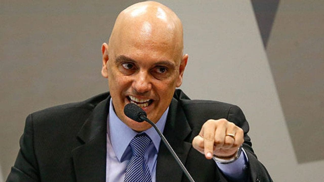 Bolsonaro apresenta notícia-crime no STF contra Alexandre de Moraes