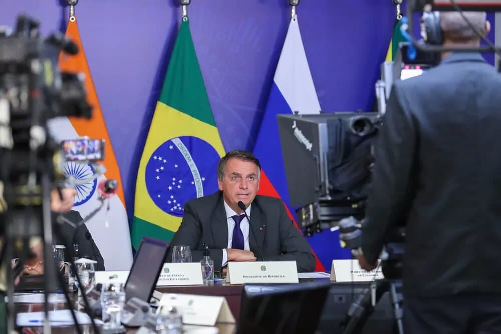Bolsonaro volta a criticar alta de lucro na Petrobrás: “um crime e um estupro”