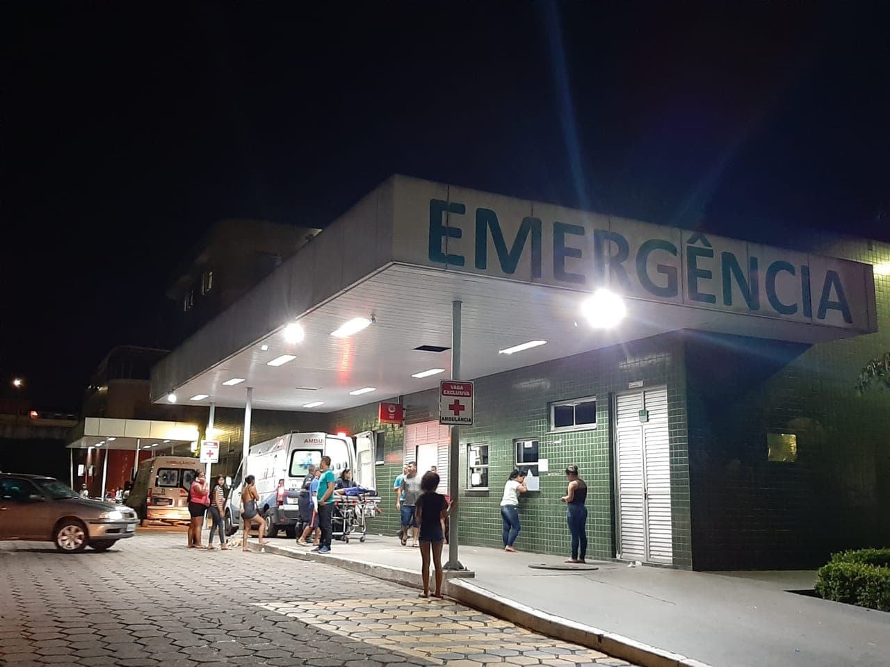 Policial é baleado e fica em estado grave após assalto