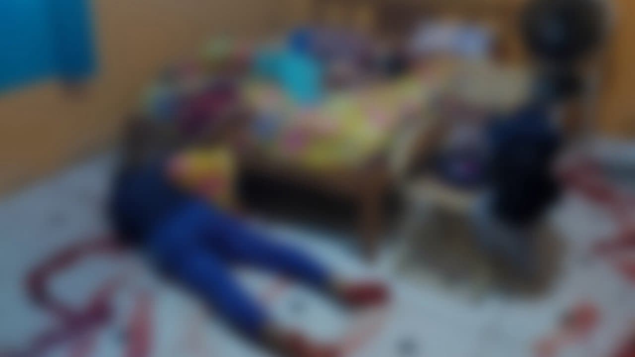 Polícia Civil suspeita de feminicídio em caso de mulher encontrada morta a facadas dentro de casa