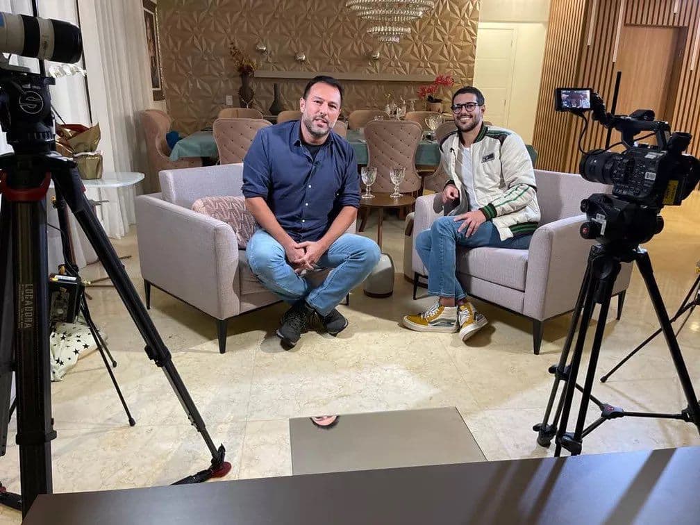 Ex-BBB Rodrigo Mussi faz primeira aparição pública após grave acidente