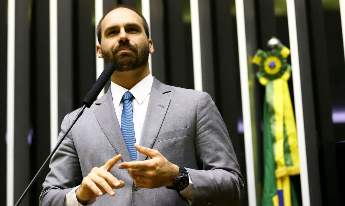 Conselho de Ética da Câmara abre processo contra Eduardo Bolsonaro após ataque a jornalista