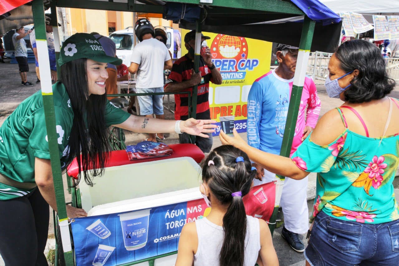 Distribuição de água mineral gratuita à população inicia em Parintins