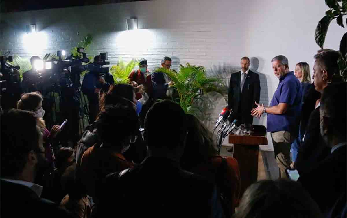 Arthur Lira cobra atuação do governo federal para conter alta dos combustíveis