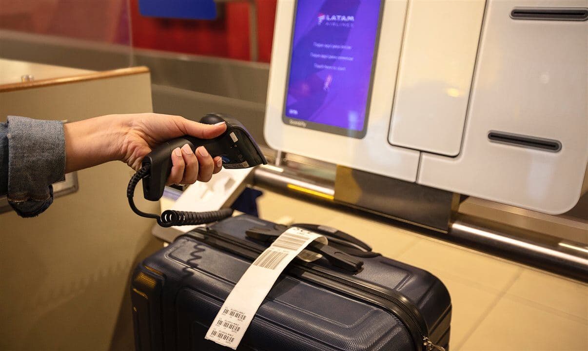 Bolsonaro veta despacho gratuito de bagagens em voos comerciais