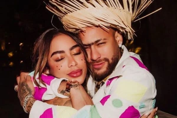 Avião com Neymar, irmã e namorada faz pouso forçado em Boa Vista