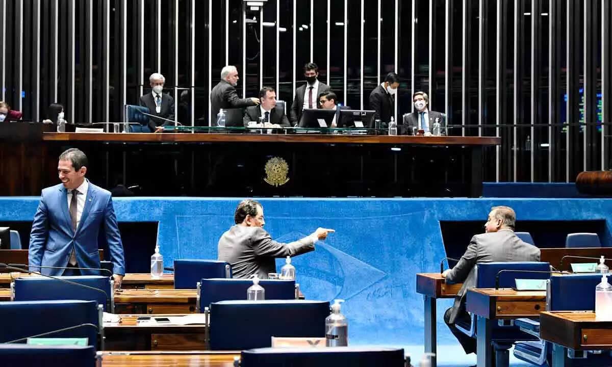 Senado deve votar hoje medida para conter alta dos combustíveis