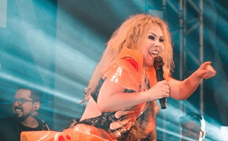 Joelma é diagnosticada com gastrite e edema após pegar Covid 4 vezes