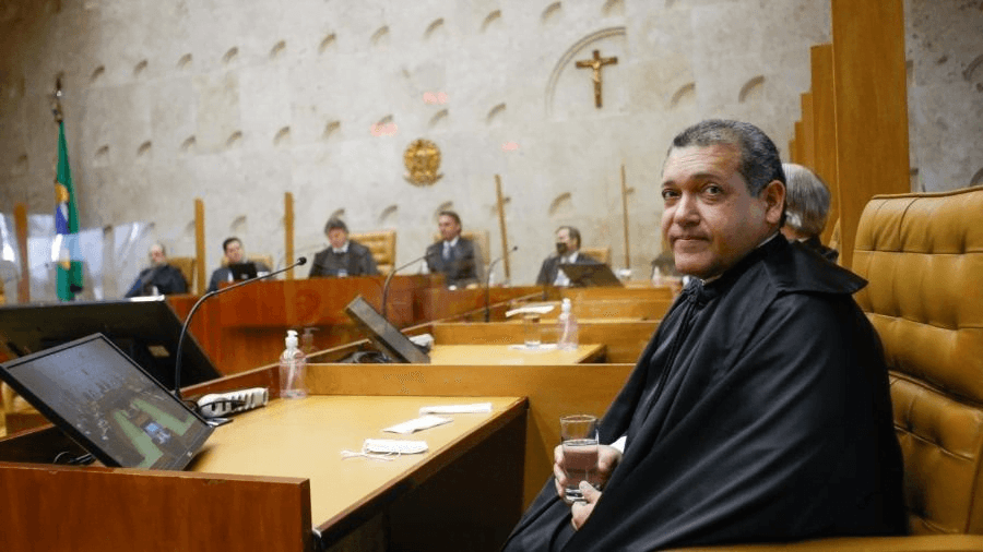 Ministro suspende cassação de bolsonaristas e abre nova crise com STF