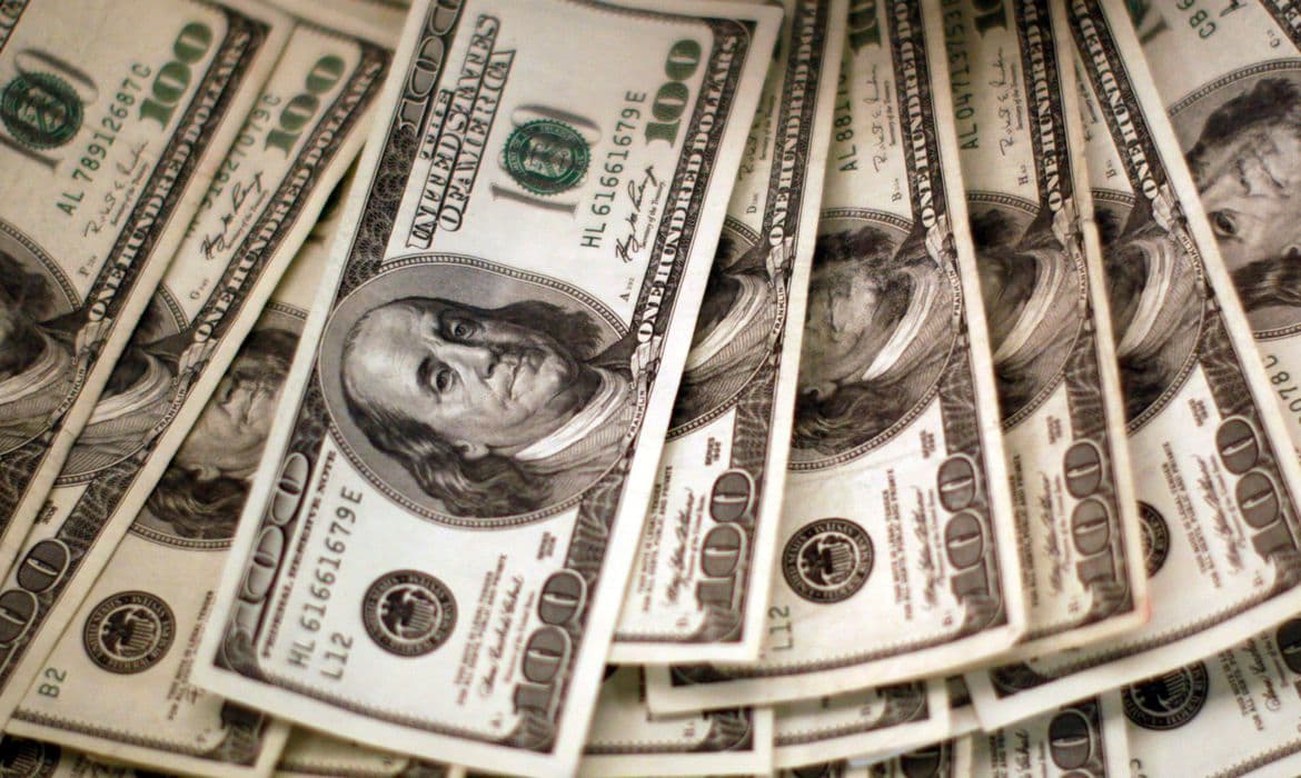 Economia: dólar sobe para R$ 5,42 com pessimismo no exterior