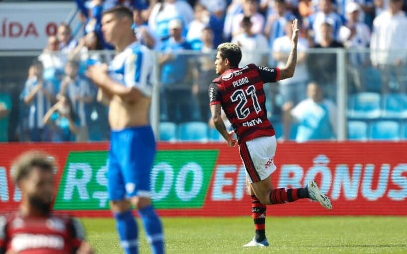 Flamengo vira a partida e vence o Avaí por 2 a 1