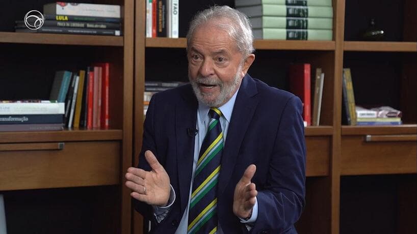 Lula promete reverter política de preços da Petrobras caso seja eleito