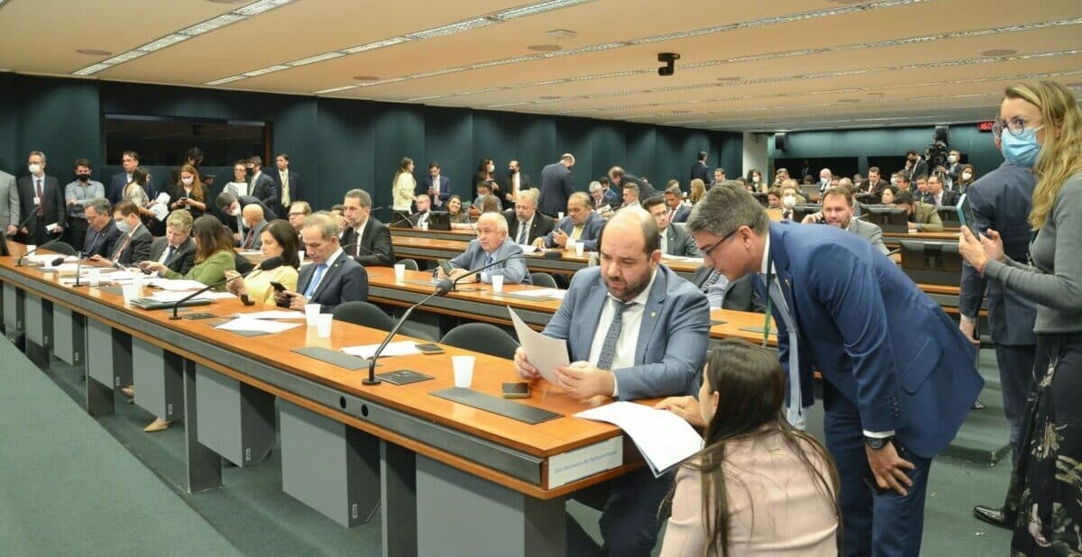 Comissão Mista libera apenas 1,6 quilômetro de asfalto na BR-319