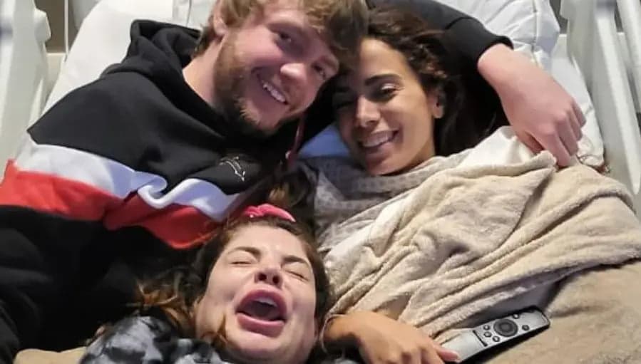 Anitta é internada e passará por cirurgia