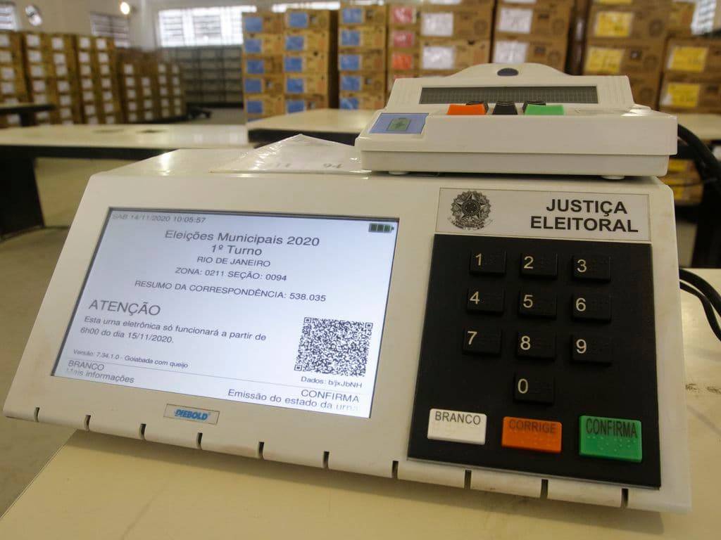 TSE autoriza 9 militares em inspeção das urnas eletrônicas