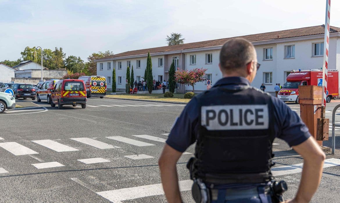 Oito ficam feridos em explosão em fábrica na França