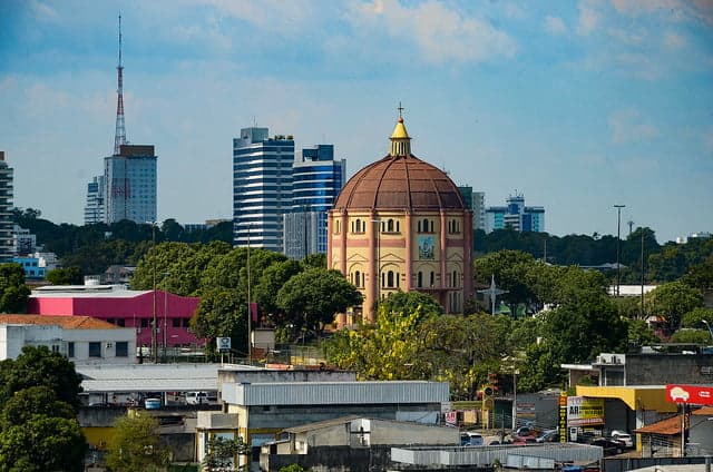 Os cantos e recantos da Praça 14, o mais tradicional e inquieto bairro de Manaus