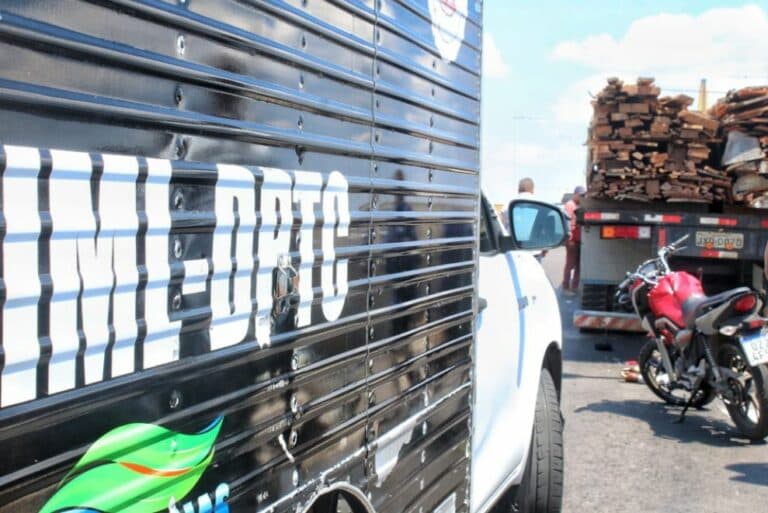 Homem morre e mulher fica ferida em acidente