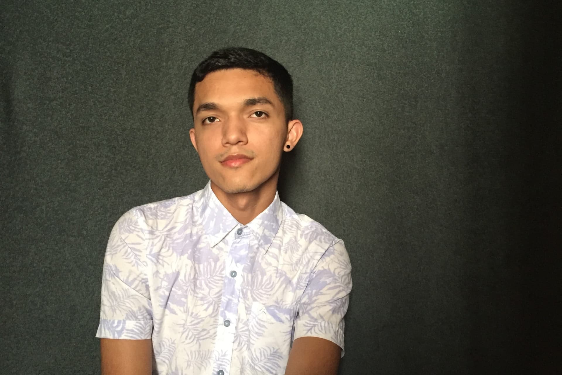 Poeta amazonense lança livro de estreia sobre vivência queer