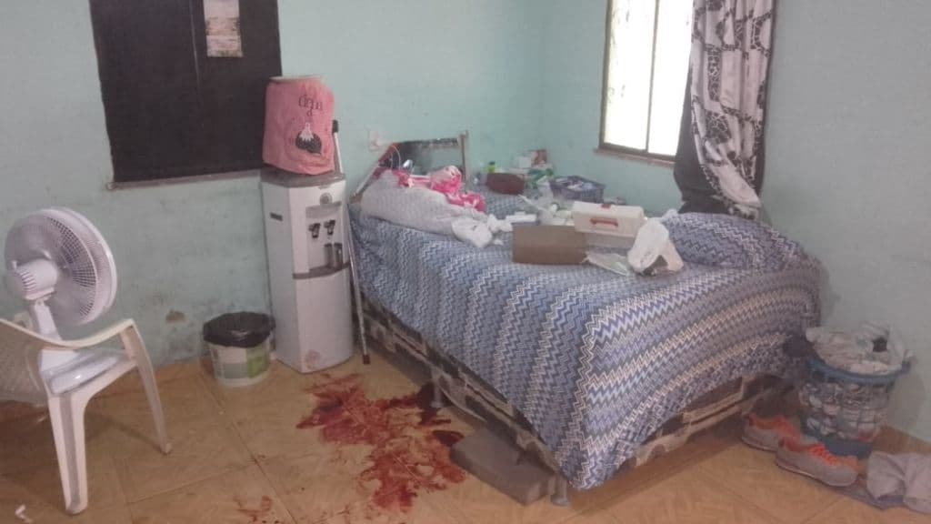 Cadeirante é baleado dentro de casa na zona Oeste