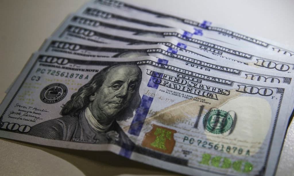 Economia: dólar fecha estável e bolsa cai 0,91% em dia de volatilidade