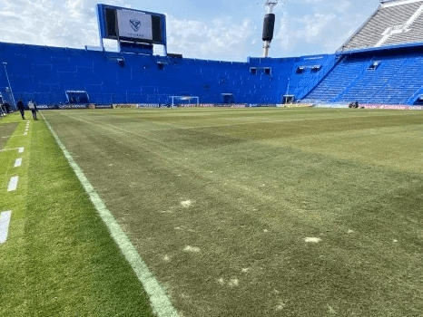 Gramado ruim gera crise entre dirigentes do Flamengo e Vélez