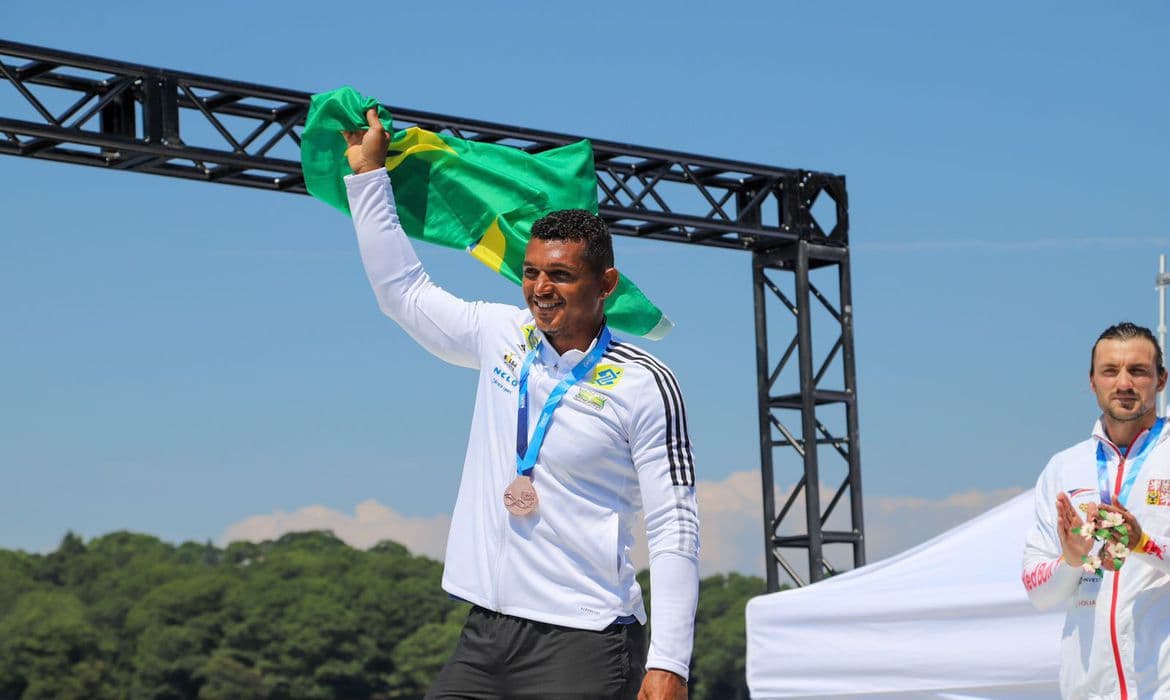 Isaquias Queiroz conquista novo ouro no Pan de canoagem