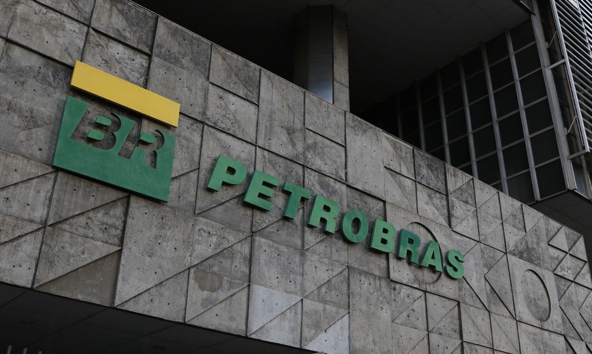 Petrobras anuncia aumento da gasolina e do diesel
